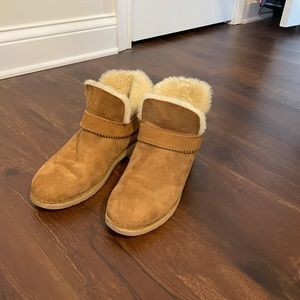 Women’s McKay UGG boots. Chestnut color size 9.